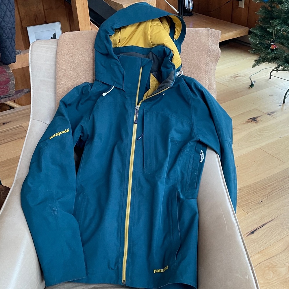 Patagonia Insulated Powder Bowl Jacket xs teal, small tear in powder skirt euc
